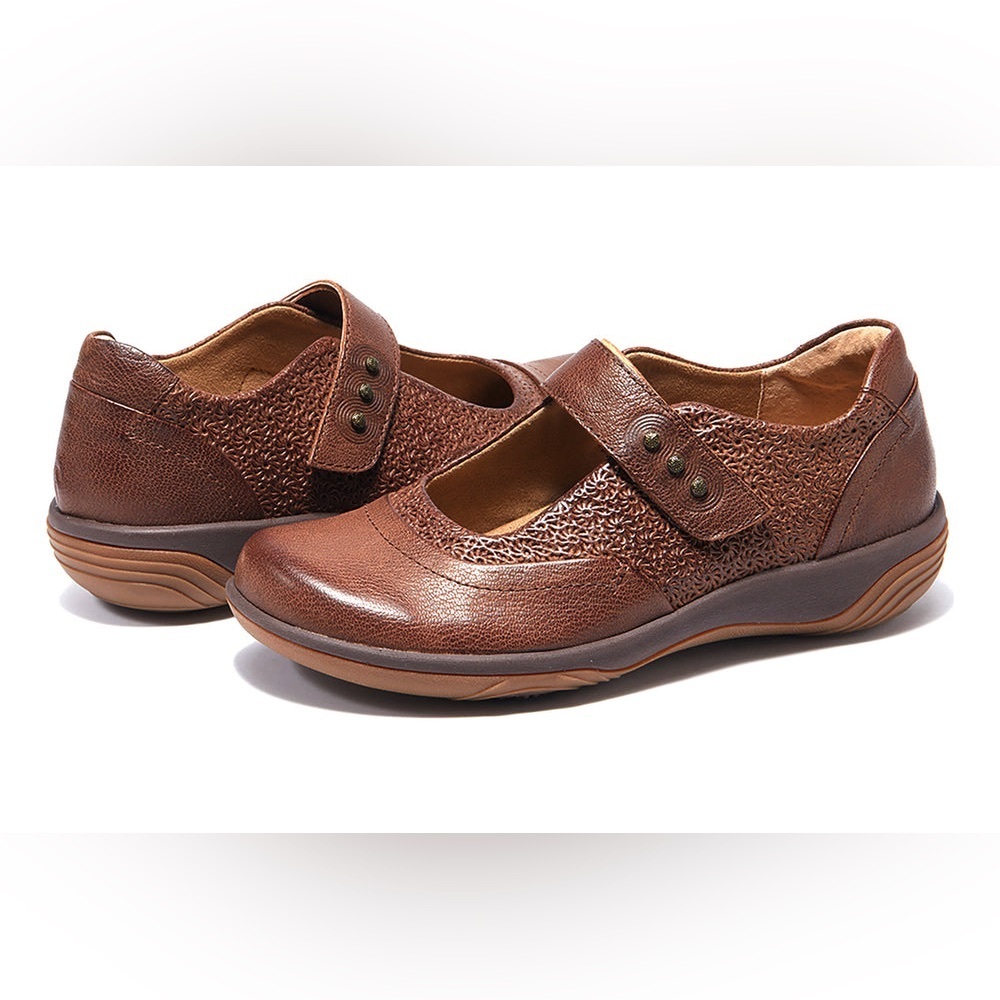 Halsa Footwear Brown Textured Flats with Strap